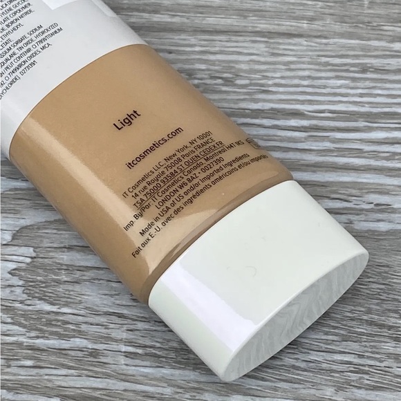 IT Cosmetics Celebration Body Foundation illumination in Light 3.4 fl oz - Picture 5 of 8